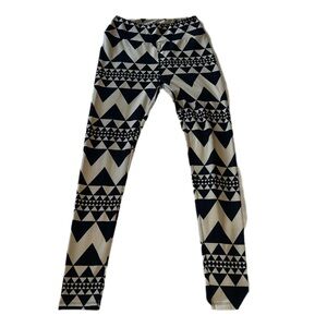 LuLaRoe OneSize Leggings with Aztec Black and Cream Triangles